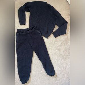 SKIMS Fleece Set in Black - Top and Bottoms in Medium